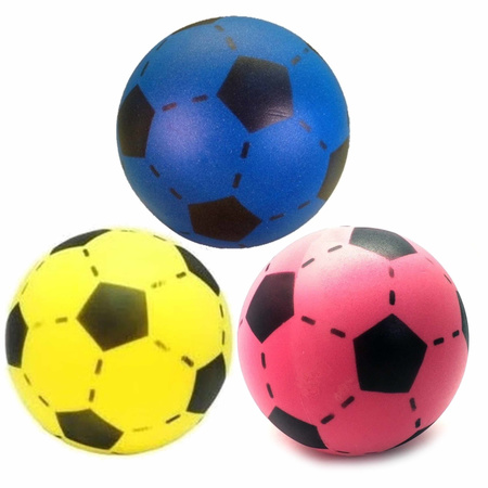 Speelgoed set van 3x stuks foam soft voetballen in 3x verschillende kleuren 20 cm