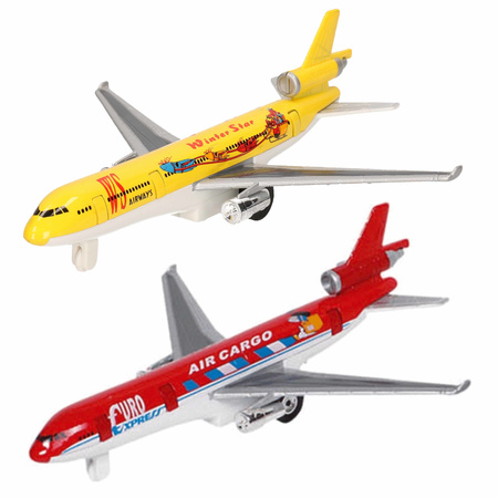 Toys airplanes set of 2x yellow and red 19 cm